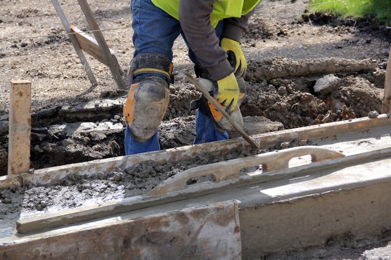Concrete float (16-inch finishing tool)